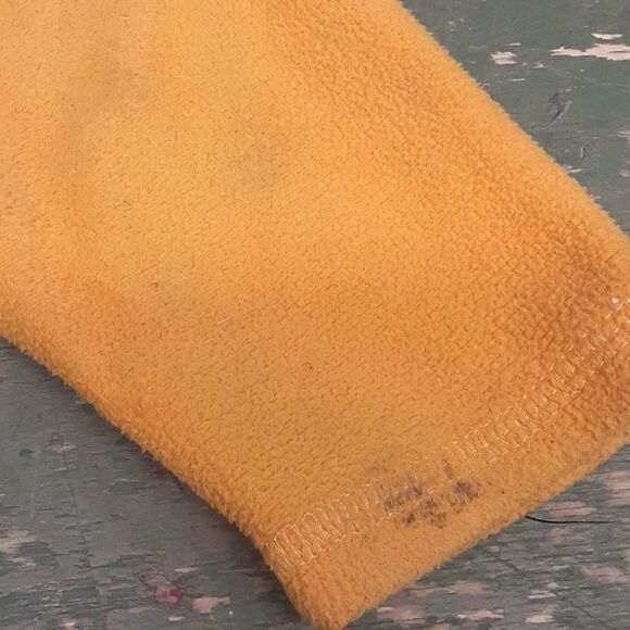 Hawkeyes Colosseum gold fleece sweatshirt size 5. - Picture 5 of 9